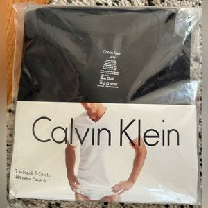 Calvin Klein 3 V-Neck Shirts